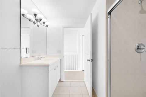 Adosado en alquiler en Fort Lauderdale, Florida, 4 dormitorios, 232.26 m2 № 1949047 - foto 16