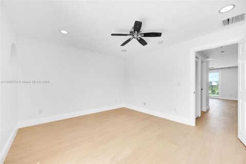 Adosado en alquiler en Fort Lauderdale, Florida, 4 dormitorios, 232.26 m2 № 1949047 - foto 18