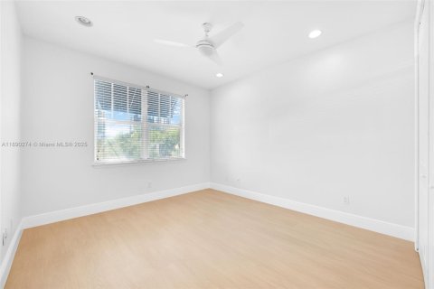 Adosado en alquiler en Fort Lauderdale, Florida, 4 dormitorios, 232.26 m2 № 1949047 - foto 20