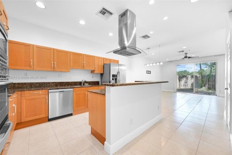 Adosado en alquiler en Fort Lauderdale, Florida, 4 dormitorios, 232.26 m2 № 1949047 - foto 12