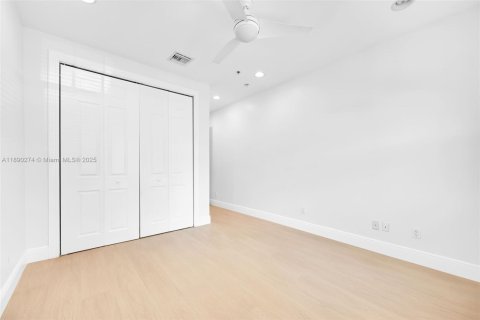 Adosado en alquiler en Fort Lauderdale, Florida, 4 dormitorios, 232.26 m2 № 1949047 - foto 22