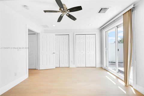 Adosado en alquiler en Fort Lauderdale, Florida, 4 dormitorios, 232.26 m2 № 1949047 - foto 19
