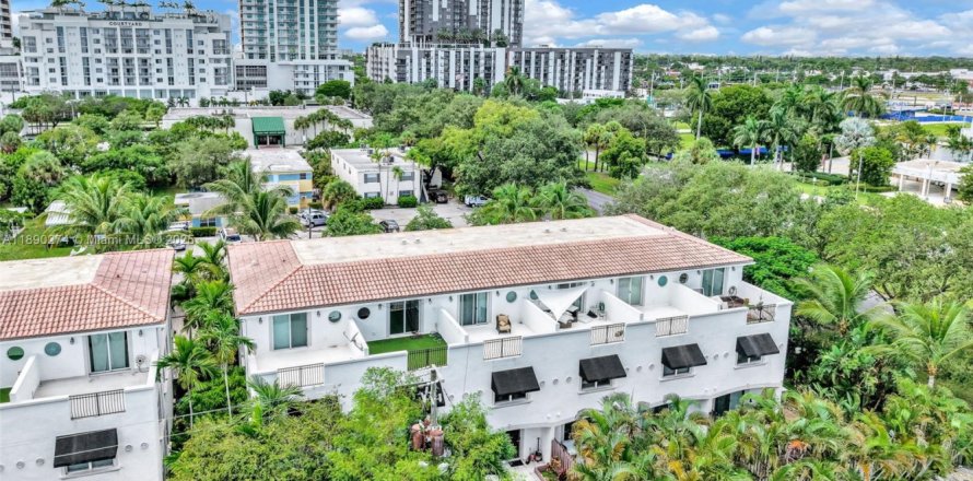 Adosado en Fort Lauderdale, Florida 4 dormitorios, 232.26 m2 № 1949047