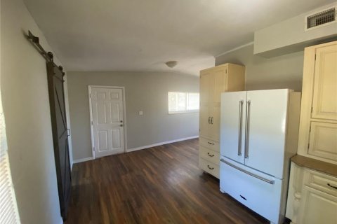 Villa ou maison à louer à Eustis, Floride: 2 chambres, 90.58 m2 № 2388790 - photo 6