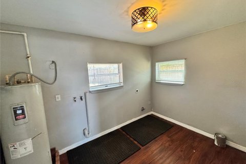 Villa ou maison à louer à Eustis, Floride: 2 chambres, 90.58 m2 № 2388790 - photo 12