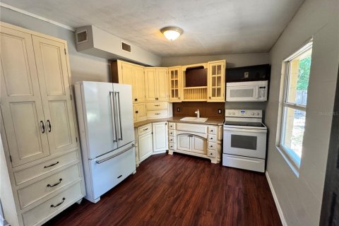 Villa ou maison à louer à Eustis, Floride: 2 chambres, 90.58 m2 № 2388790 - photo 5