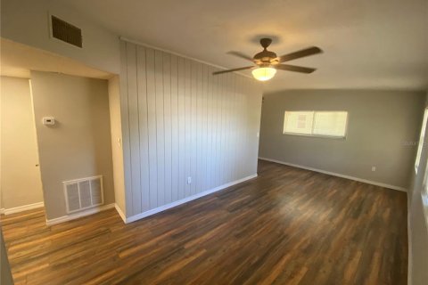 Villa ou maison à louer à Eustis, Floride: 2 chambres, 90.58 m2 № 2388790 - photo 2