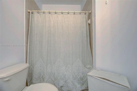 Townhouse in Miami, Florida 4 bedrooms, 166.57 sq.m. № 1731738 - photo 21