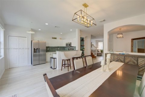 Townhouse in Miami, Florida 4 bedrooms, 166.57 sq.m. № 1731738 - photo 8