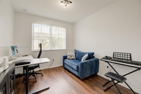 Townhouse in Miami, Florida 4 bedrooms, 166.57 sq.m. № 1731738 - photo 25
