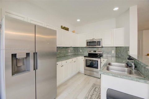 Townhouse in Miami, Florida 4 bedrooms, 166.57 sq.m. № 1731738 - photo 10