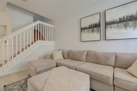 Townhouse in Miami, Florida 4 bedrooms, 166.57 sq.m. № 1731738 - photo 16