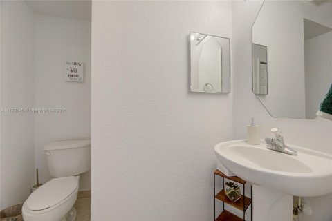 Townhouse in Miami, Florida 4 bedrooms, 166.57 sq.m. № 1731738 - photo 15