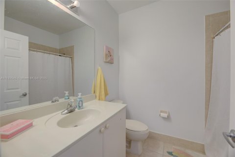 Townhouse in Miami, Florida 4 bedrooms, 166.57 sq.m. № 1731738 - photo 24