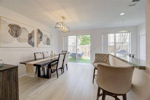 Townhouse in Miami, Florida 4 bedrooms, 166.57 sq.m. № 1731738 - photo 7