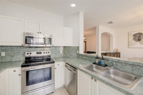 Townhouse in Miami, Florida 4 bedrooms, 166.57 sq.m. № 1731738 - photo 12