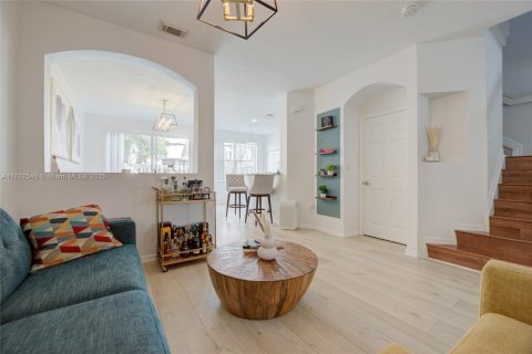Townhouse in Miami, Florida 4 bedrooms, 166.57 sq.m. № 1731738 - photo 6