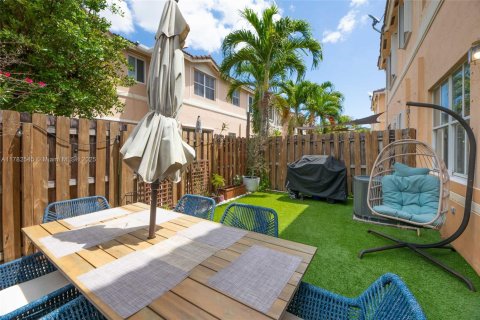 Townhouse in Miami, Florida 4 bedrooms, 166.57 sq.m. № 1731738 - photo 30