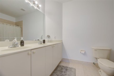 Townhouse in Miami, Florida 4 bedrooms, 166.57 sq.m. № 1731738 - photo 20