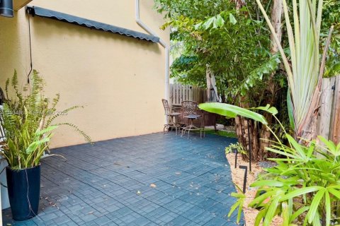 Casa en venta en Fort Lauderdale, Florida, 3 dormitorios, 232.07 m2 № 1992691 - foto 24