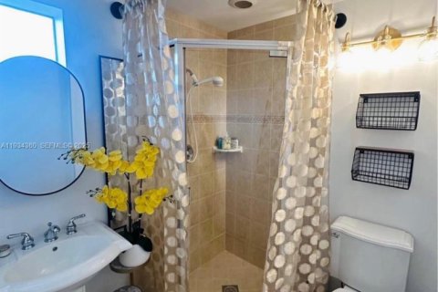 Casa en venta en Fort Lauderdale, Florida, 3 dormitorios, 232.07 m2 № 1992691 - foto 22