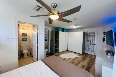 Casa en venta en Fort Lauderdale, Florida, 3 dormitorios, 232.07 m2 № 1992691 - foto 21