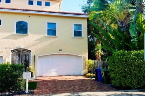 Casa en venta en Fort Lauderdale, Florida, 3 dormitorios, 232.07 m2 № 1992691 - foto 28