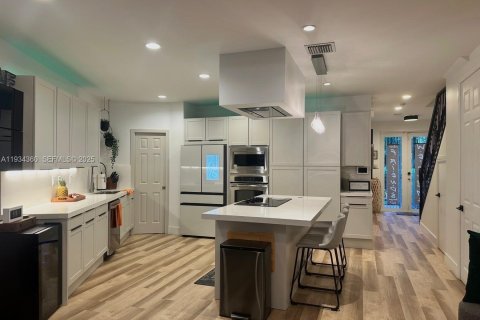 Casa en venta en Fort Lauderdale, Florida, 3 dormitorios, 232.07 m2 № 1992691 - foto 5