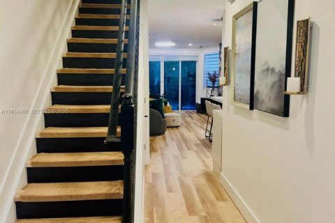 Casa en venta en Fort Lauderdale, Florida, 3 dormitorios, 232.07 m2 № 1992691 - foto 6