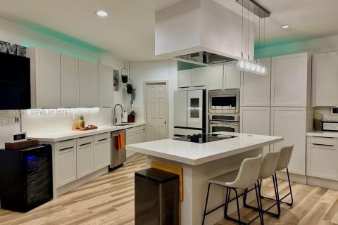 Casa en venta en Fort Lauderdale, Florida, 3 dormitorios, 232.07 m2 № 1992691 - foto 3