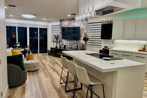 Casa en venta en Fort Lauderdale, Florida, 3 dormitorios, 232.07 m2 № 1992691 - foto 4