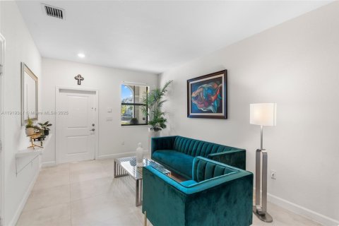 Купить таунхаус в Хомстед, Флорида 3 спальни, 169.08м2, № 1974560 - фото 6