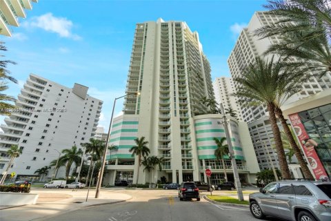 Copropriété à louer à Miami, Floride: 2 chambres, 120.59 m2 № 1966391 - photo 1
