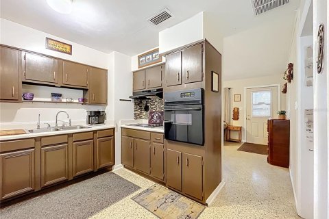 Купить виллу или дом в Уматилла, Флорида 5 комнат, 111.48м2, № 1914300 - фото 9