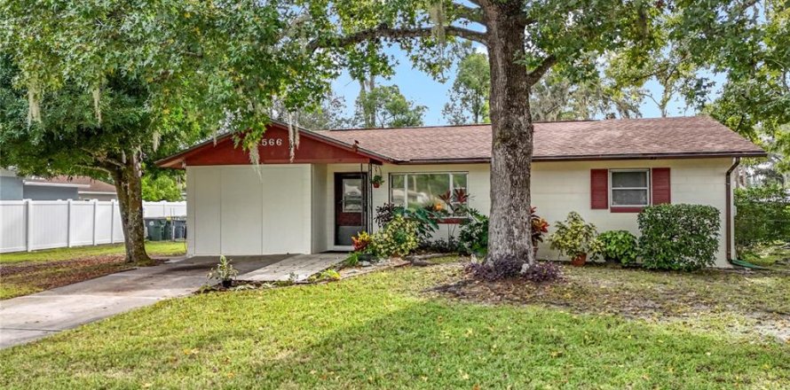 Villa ou maison à Umatilla, Floride 3 chambres, 111.48 m2 № 1914300