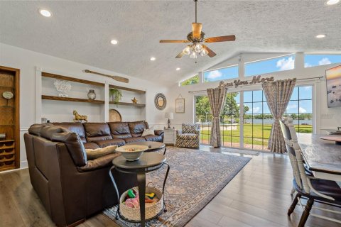 House in Tampa, Florida 4 bedrooms, 216.93 sq.m. № 1632485 - photo 5