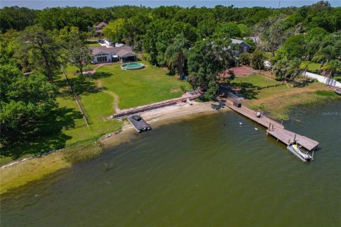 House in Tampa, Florida 4 bedrooms, 216.93 sq.m. № 1632485 - photo 1