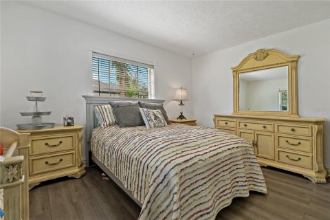 House in Tampa, Florida 4 bedrooms, 216.93 sq.m. № 1632485 - photo 28