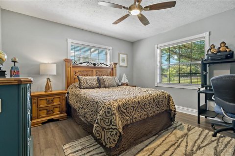 House in Tampa, Florida 4 bedrooms, 216.93 sq.m. № 1632485 - photo 29