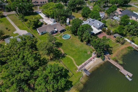House in Tampa, Florida 4 bedrooms, 216.93 sq.m. № 1632485 - photo 3