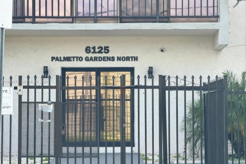 Condo in Hialeah, Florida, 2 bedrooms № 2051769 - photo 2