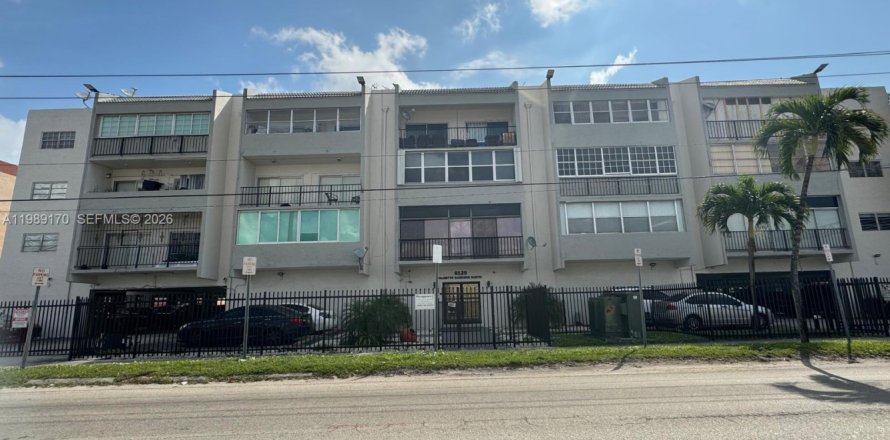 Condo in Hialeah, Florida, 2 bedrooms № 2051769