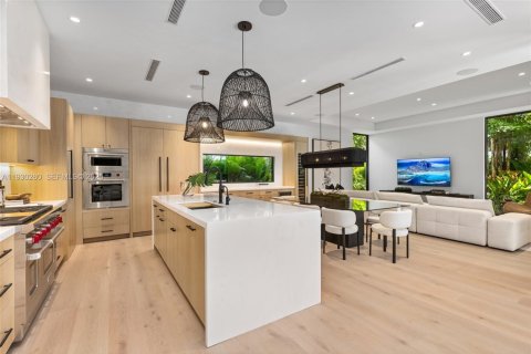 Снять в аренду виллу или дом в Майами, Флорида 5 спален, 389.91м2, № 1989393 - фото 22