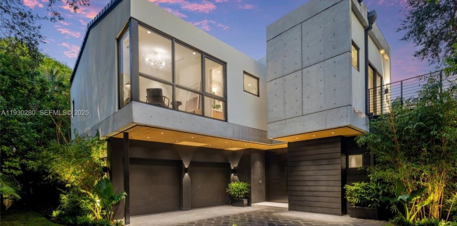 Дом в Майами, Флорида 5 спален, 389.91м2 № 1989393