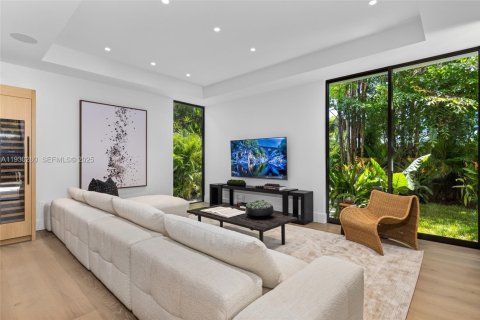 Снять в аренду виллу или дом в Майами, Флорида 5 спален, 389.91м2, № 1989393 - фото 27