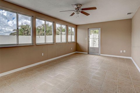 House in North Port, Florida 2 bedrooms, 109.25 sq.m. № 1780534 - photo 22