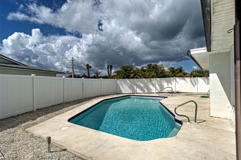 House in North Port, Florida 2 bedrooms, 109.25 sq.m. № 1780534 - photo 6