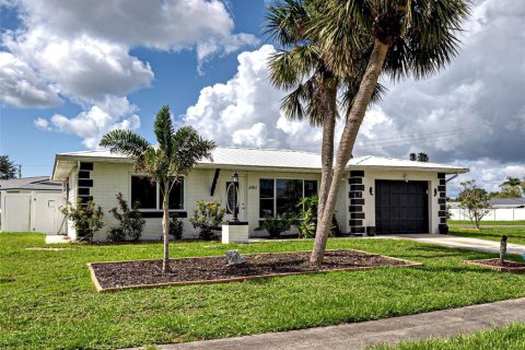 House in North Port, Florida 2 bedrooms, 109.25 sq.m. № 1780534 - photo 1