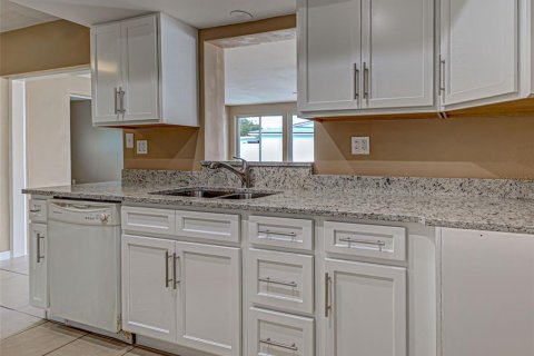 House in North Port, Florida 2 bedrooms, 109.25 sq.m. № 1780534 - photo 21
