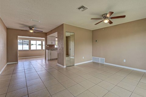 House in North Port, Florida 2 bedrooms, 109.25 sq.m. № 1780534 - photo 12